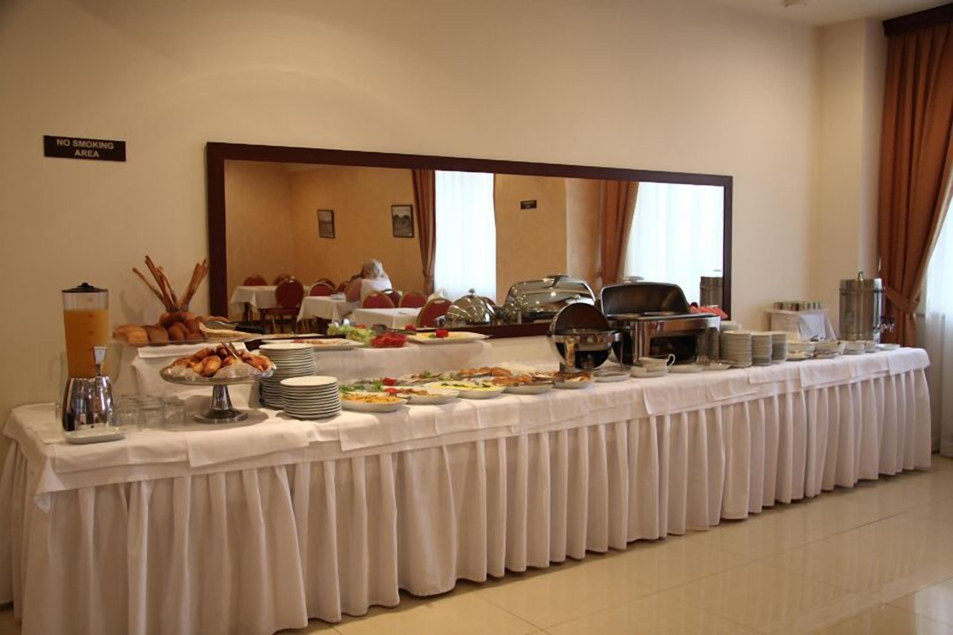 每日供應現點現煮早餐 (每人 AMD1500)