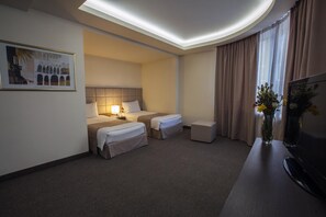 Premium bedding, minibar, in-room safe, desk - Hotel Aviatrans (Yerevan)