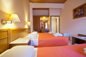 Standard Triple Room | In-room safe, soundproofing, free cribs/infant beds, free WiFi