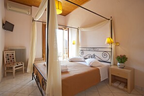 Double or Twin Room (Gorge View) | In-room safe, soundproofing, free cribs/infant beds, free WiFi