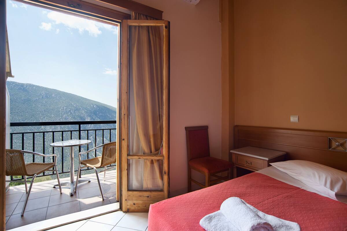 1 bedroom, in-room safe, soundproofing, free cots/infant beds