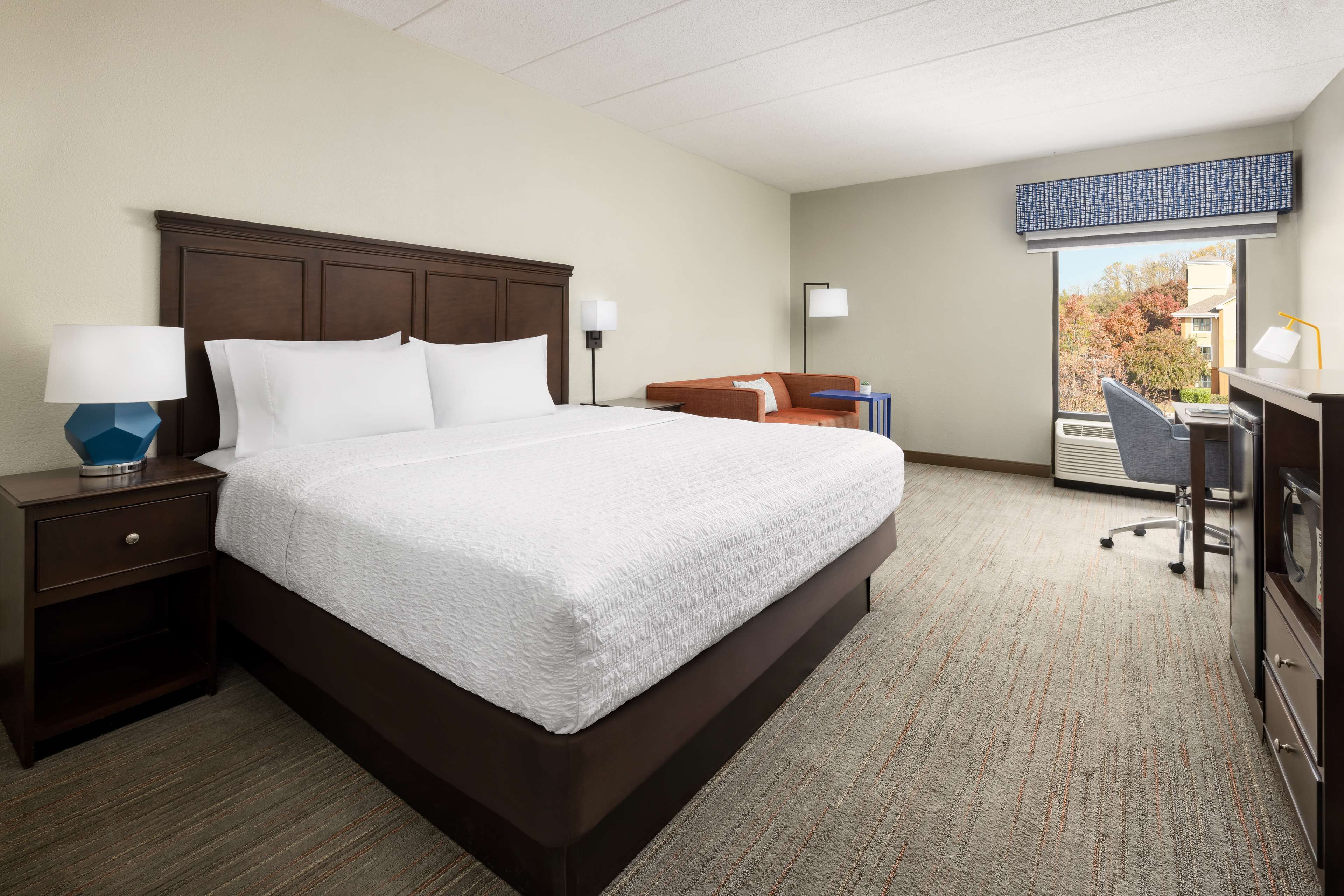 25-inch flat-screen tv with cable channels, tv