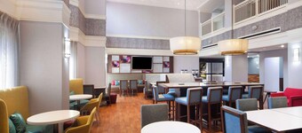 Hampton Inn & Suites Atlanta Airport North I-85