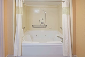 Habitación, 1 cama King size, con acceso para personas discapacitadas, para no fumadores | Baño | Toallas