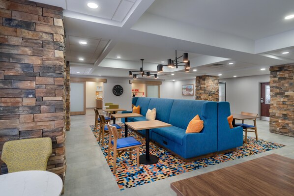 فطور أوروبي مجانًا يوميًا