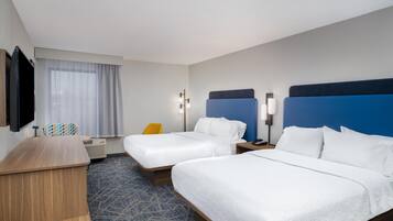 Quarto, 2 camas Queen, para não fumantes | Berços grátis, camas extras/dobráveis, Wi-Fi de cortesia, roupa de cama