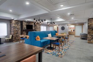 Free daily continental breakfast - Hampton Inn Marietta (Marietta)