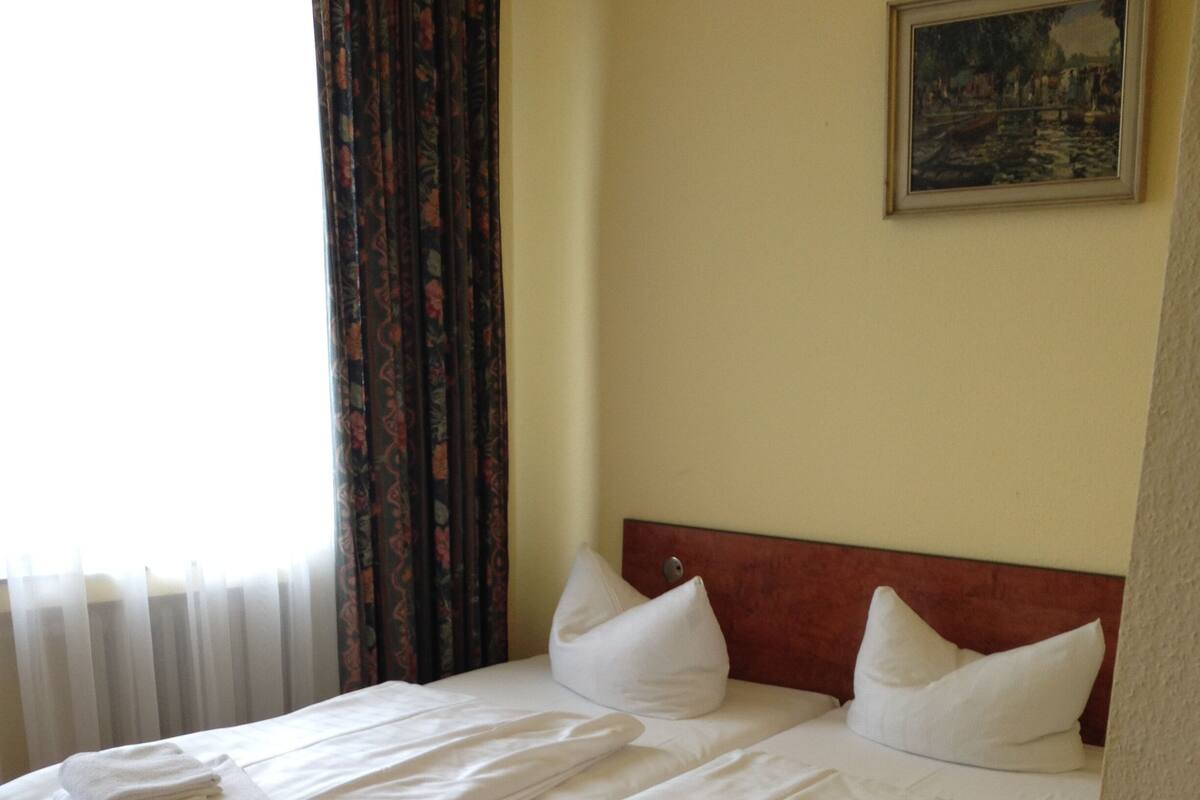 Economy Twin Room, Shared Bathroom (13 m2) | WiFi (free)