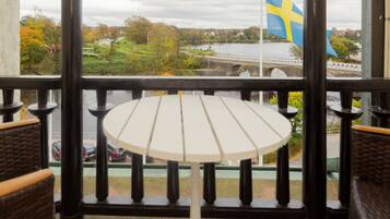 Double Room, Balcony | Iron/ironing board, free WiFi, bed sheets