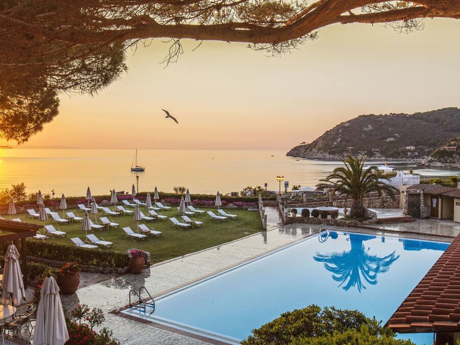 Outdoor pool, pool loungers