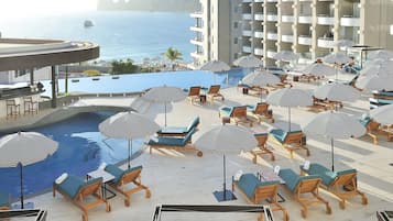 3 buitenzwembaden, gratis zwembadcabana's en parasols bij het zwembad
