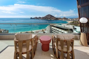 Premium bedding, pillow-top beds, in-room safe, individually decorated - Corazon Cabo, a Noble House Resort (Cabo San Lucas)