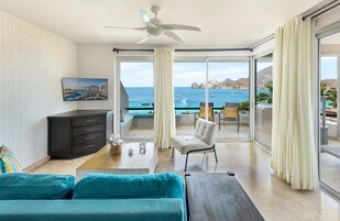 Deluxe Room, 1 Bedroom, Oceanfront | Premium bedding, pillowtop beds, in-room safe, individually decorated