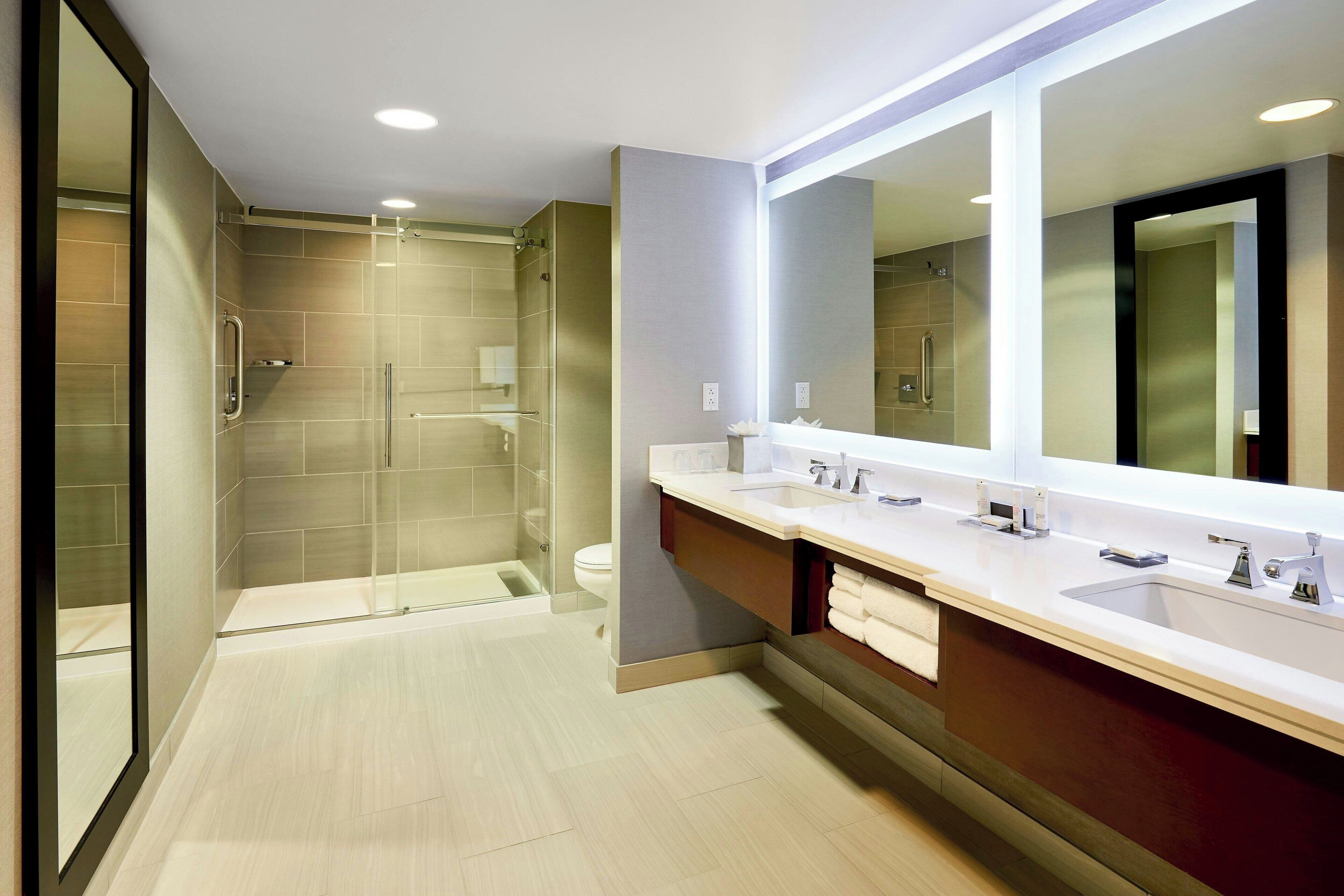 combined shower/bathtub, free toiletries, hair dryer, towels