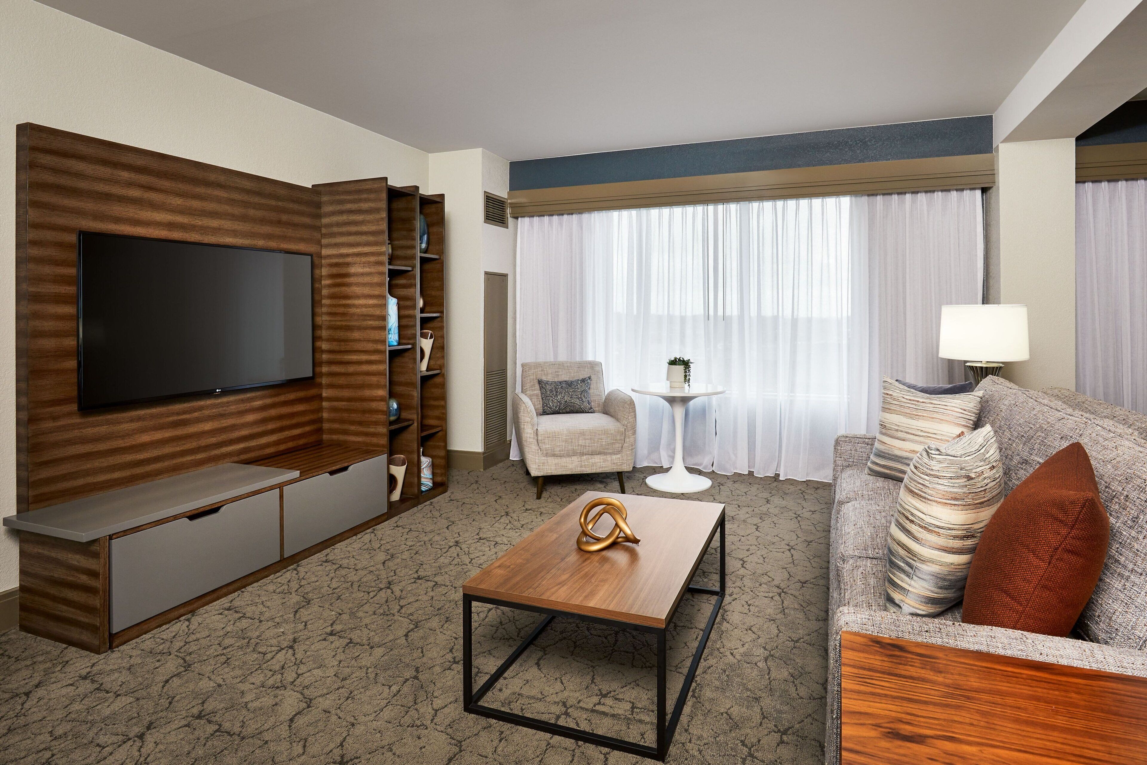 hypo-allergenic bedding, pillow-top beds, desk, iron/ironing board