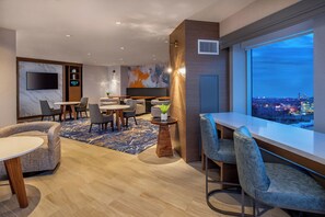 Concierge Room, Phòng, 1 giường cỡ king | Khu lounge executive