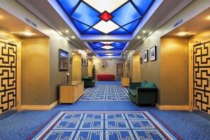 2 restaurants, breakfast, lunch, dinner served; British cuisine 