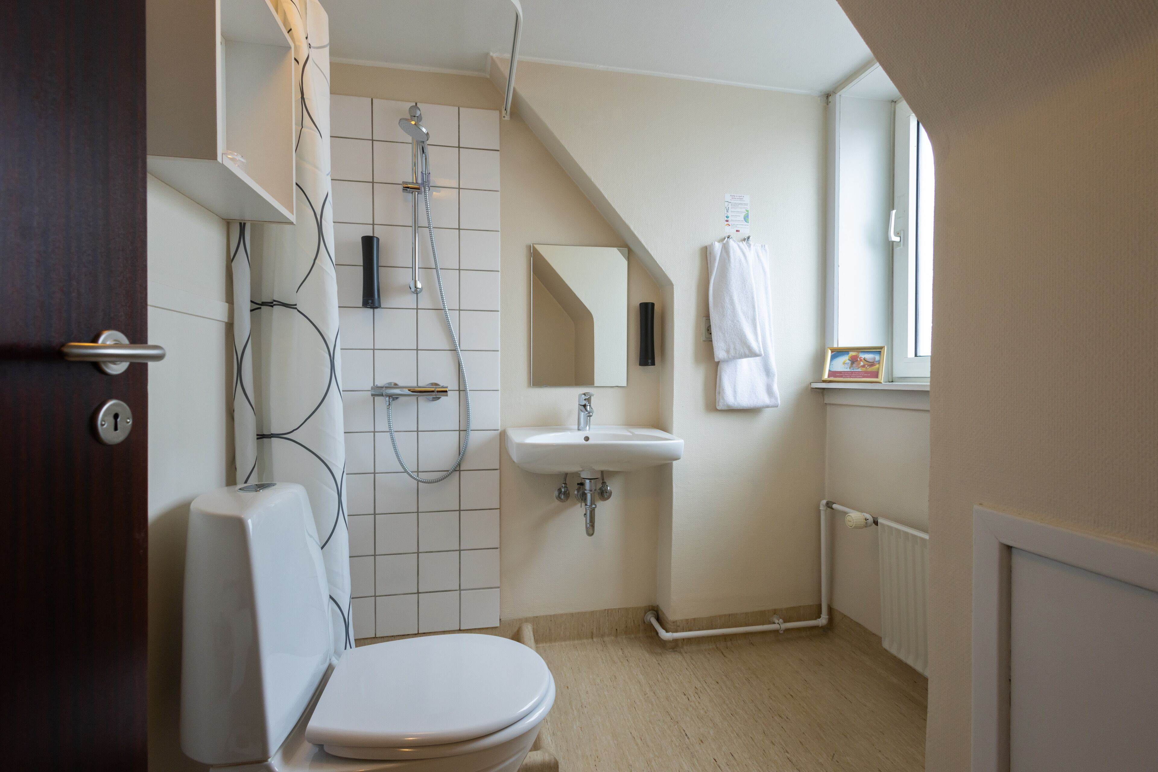 standard single room | bathroom | hair dryer, towels, soap, shampoo