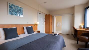 Triple Room | Individually decorated, free WiFi, bed sheets