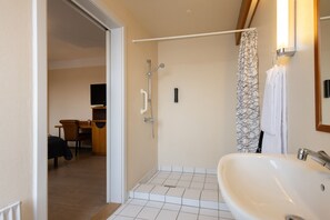 Triple Room | Bathroom