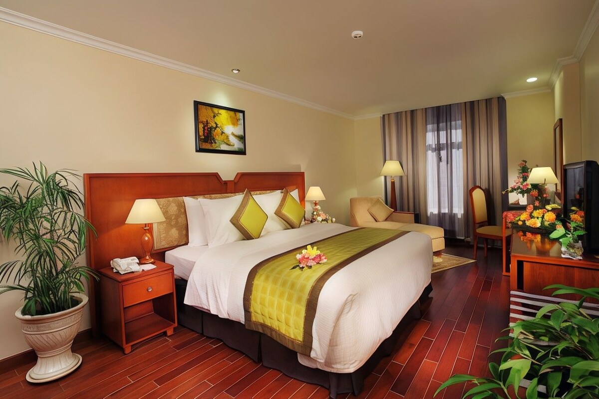 Premium bedding, minibar, in-room safe, desk