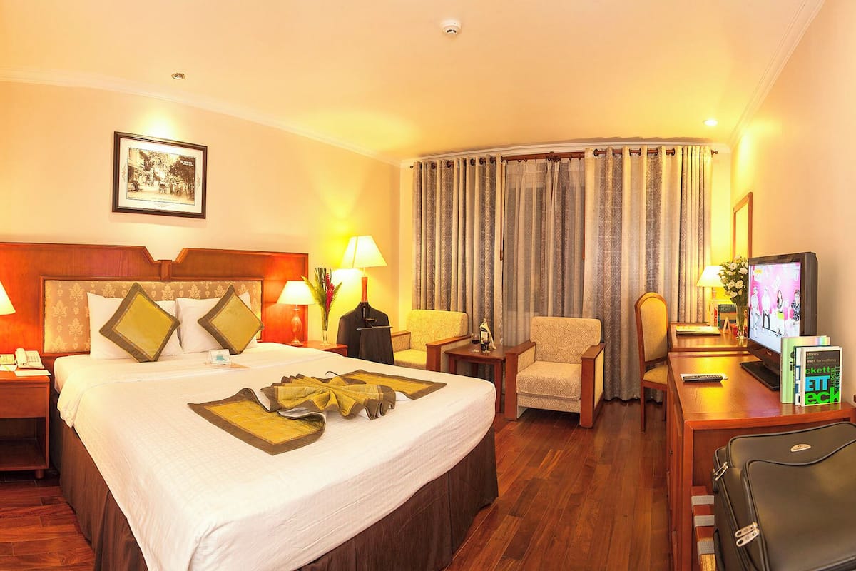 Deluxe Room (New Wing) | Premium bedding, minibar, in-room safe, desk