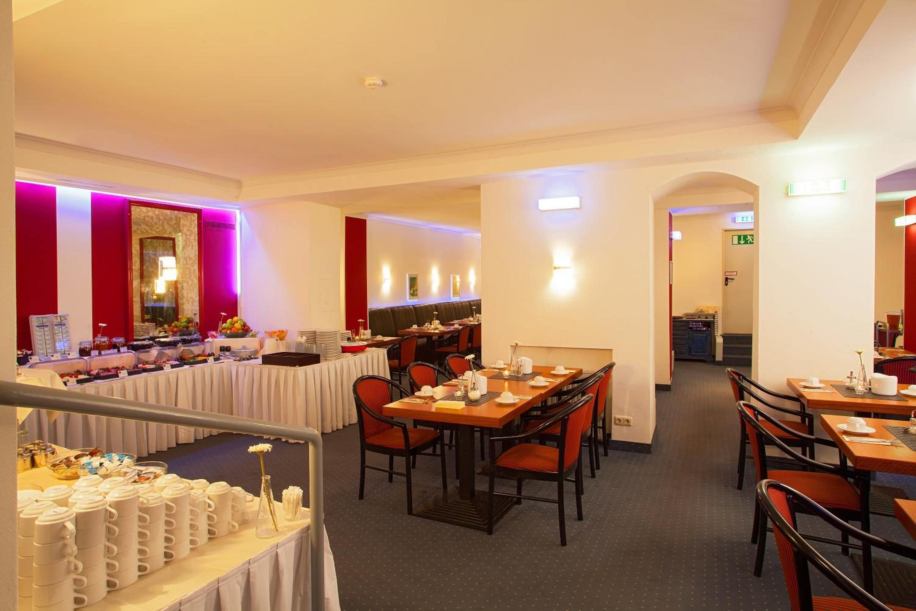 Photo - INA Hotel Royal