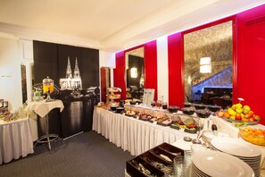 Daily buffet breakfast (EUR 14.90 per person)