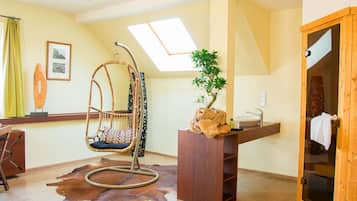 Suite (with Sauna) | Allergikerbettwaren, Zimmersafe, individuell dekoriert