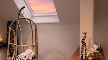 Suite (with Sauna) | Wohnbereich | LCD-Fernseher, Pay-TV