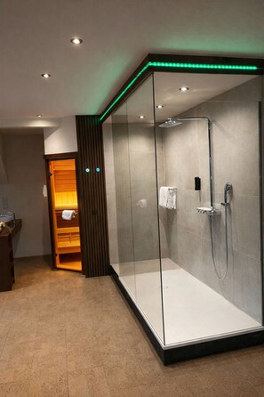 Suite (with Sauna) | Hypo-allergenic bedding, in-room safe, individually decorated - Hotel Dampfmühle (Neukirchen-Vluyn)