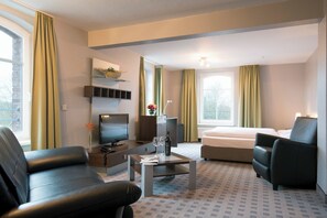 Economy Room | Hypo-allergenic bedding, in-room safe, individually decorated - Hotel Dampfmühle (Neukirchen-Vluyn)