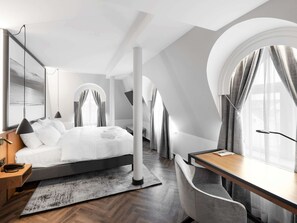 Junior Suite, 1 King Bed with Sofa bed | In-room safe, desk, laptop workspace, blackout drapes
