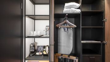 Privilege, Zimmer, 1 Queen-Bett | 1 Schlafzimmer, Zimmersafe, Schreibtisch, laptopgeeigneter Arbeitsplatz