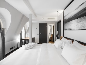 1 bedroom, in-room safe, desk, laptop workspace