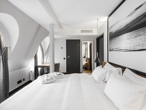 1 slaapkamer, een kluis op de kamer, een bureau, een laptopwerkplek