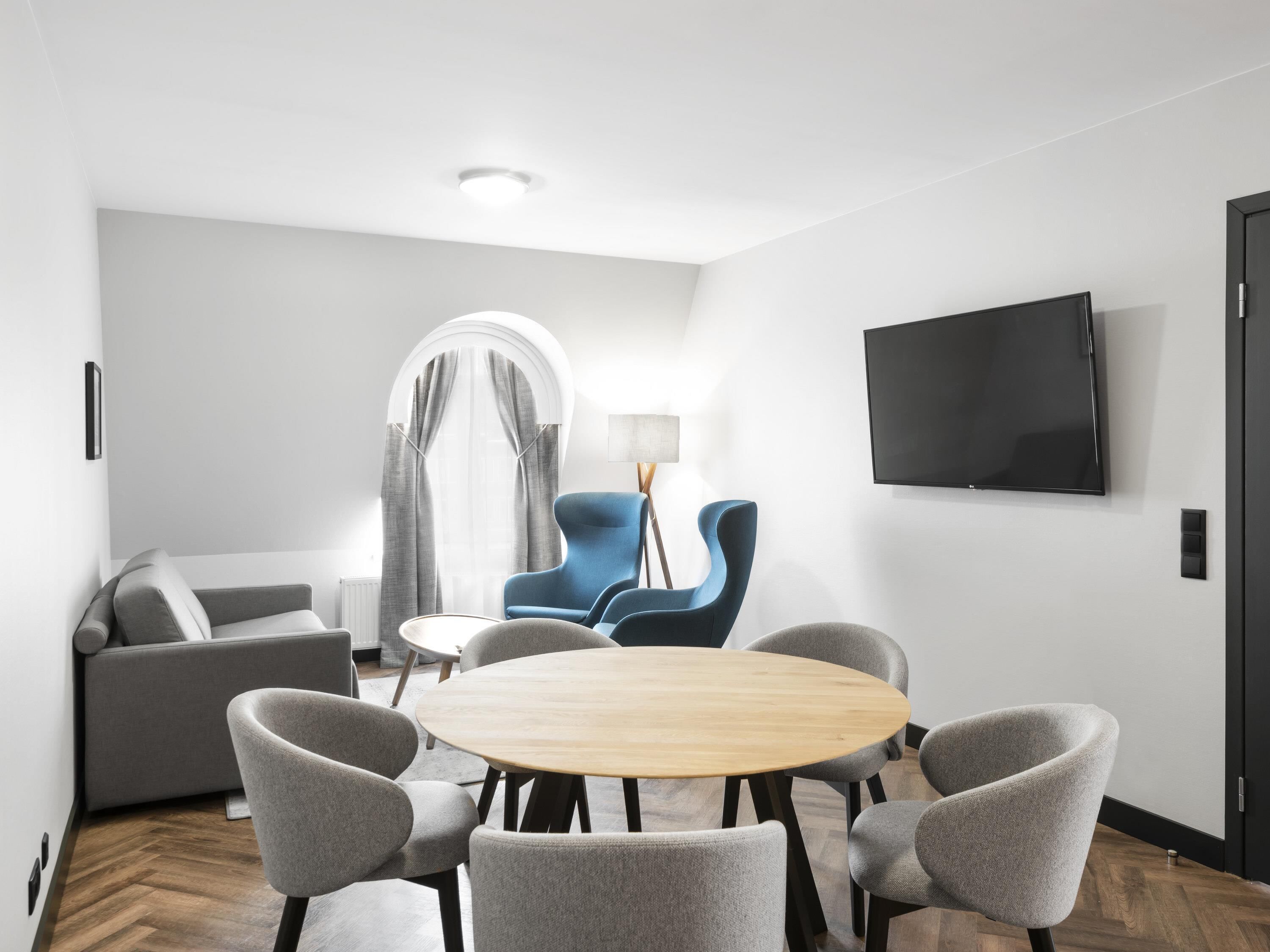 1 soverom, safe på rommet, skrivebord og skrivebord for bærbar PC