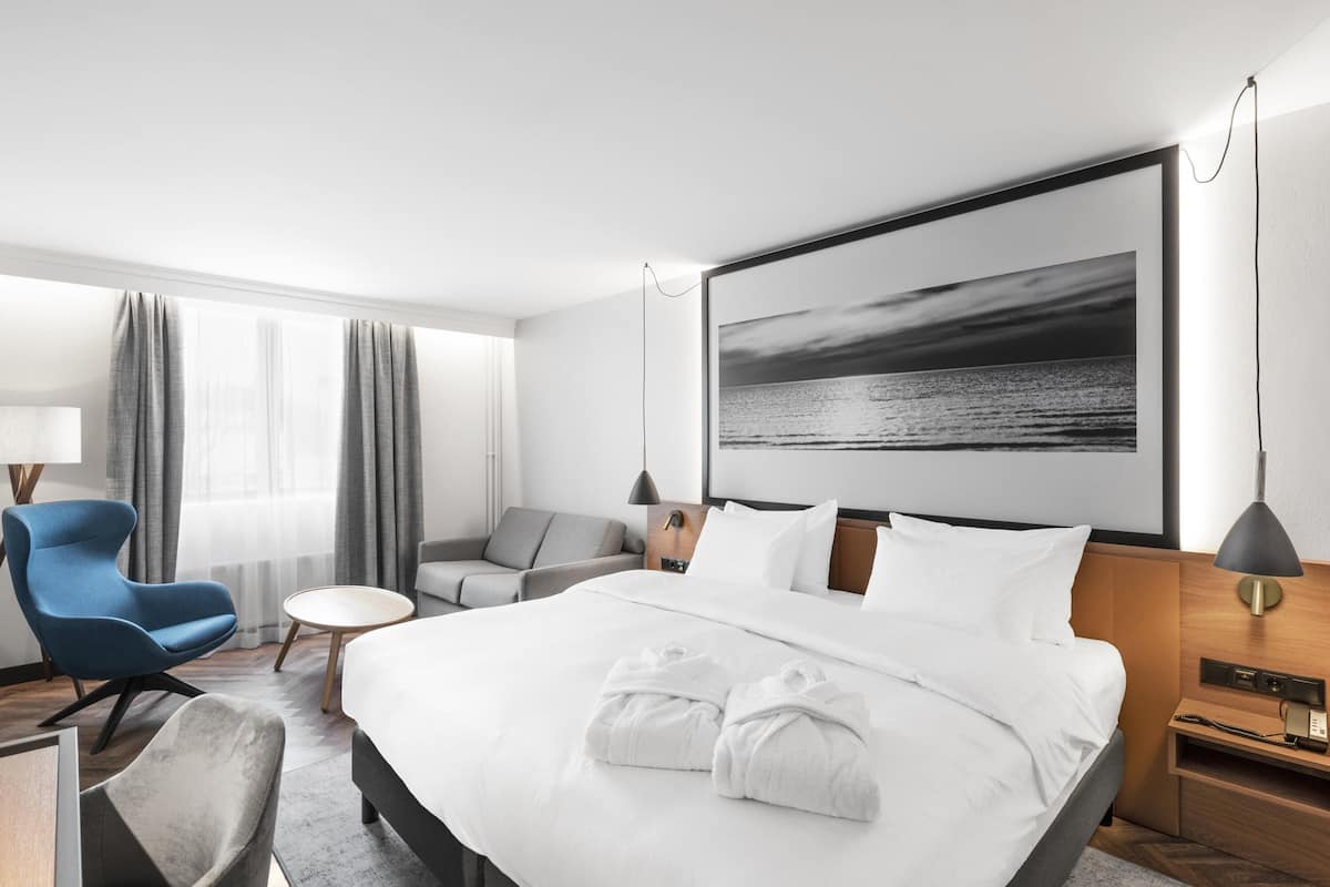 Privilege, Room, 1 King Bed with Sofa bed | 1 bedroom, in-room safe, desk, laptop workspace