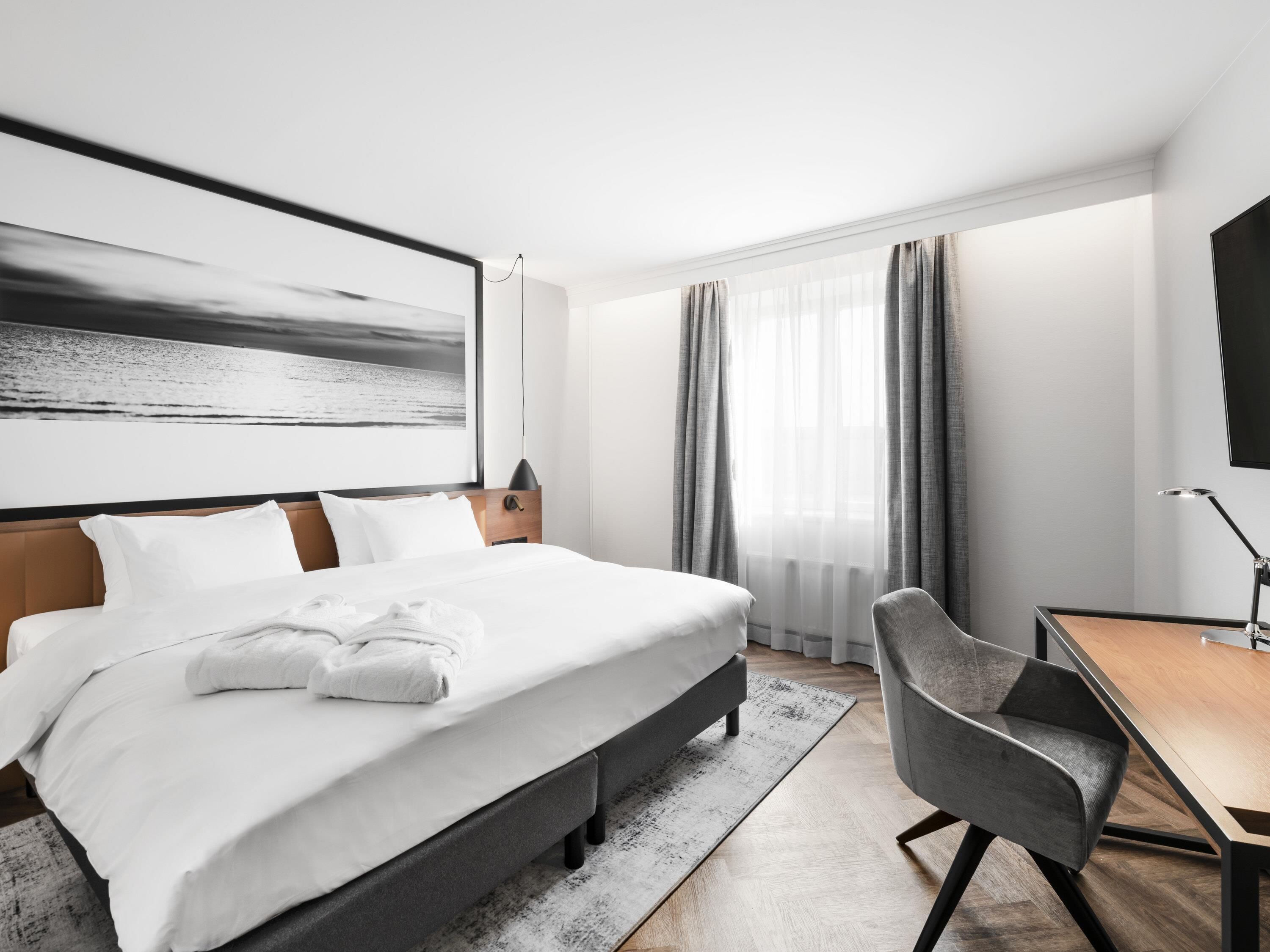 Suite junior, 1 cama de matrimonio grande con sofá cama | 1 dormitorio, caja fuerte, escritorio