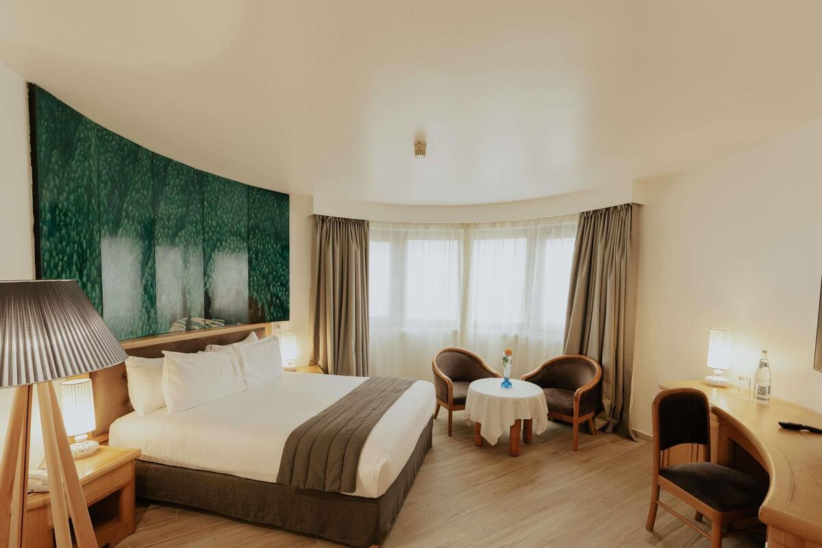 Superior Suite, 1 King Bed | In-room safe, desk, blackout drapes, soundproofing