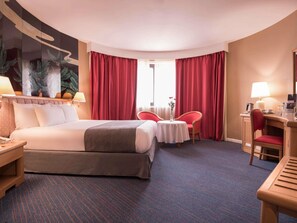 Superior Suite, 1 King Bed | In-room safe, desk, blackout drapes, soundproofing