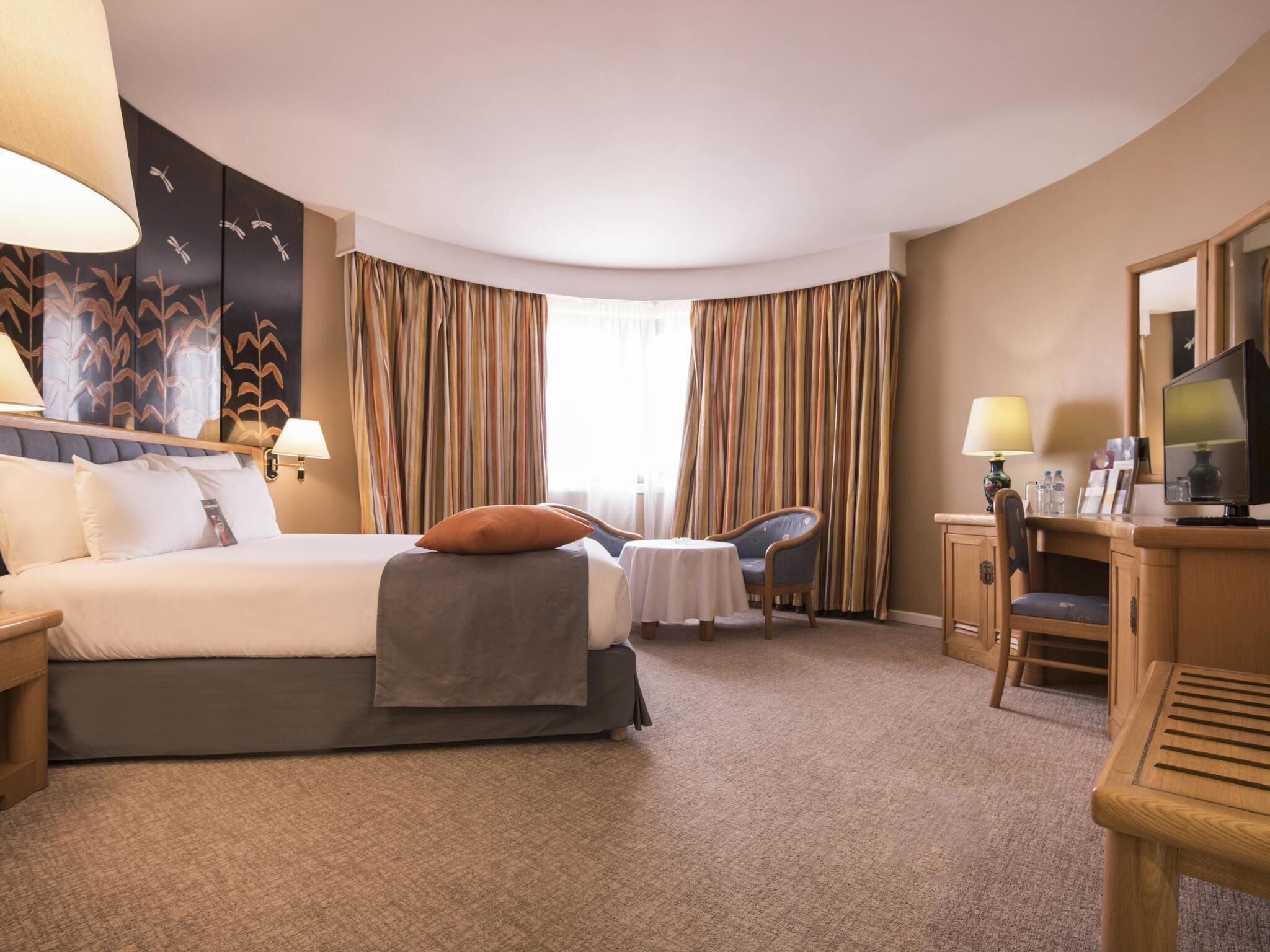 Family Suite, 1 King Bed | In-room safe, desk, blackout drapes, soundproofing