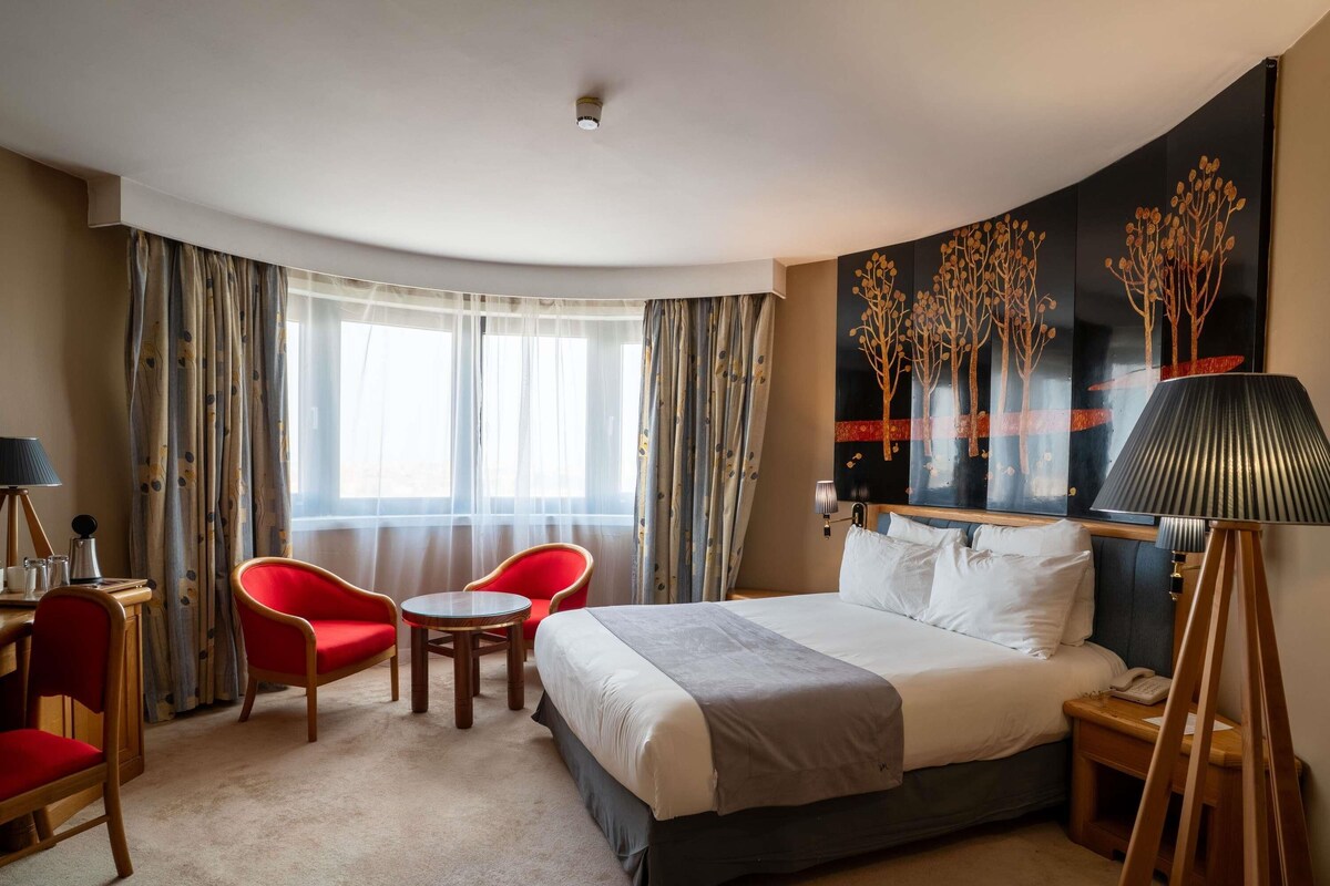 Superior Suite, 1 King Bed | In-room safe, desk, blackout curtains, soundproofing