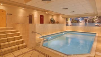 Indendørs pool