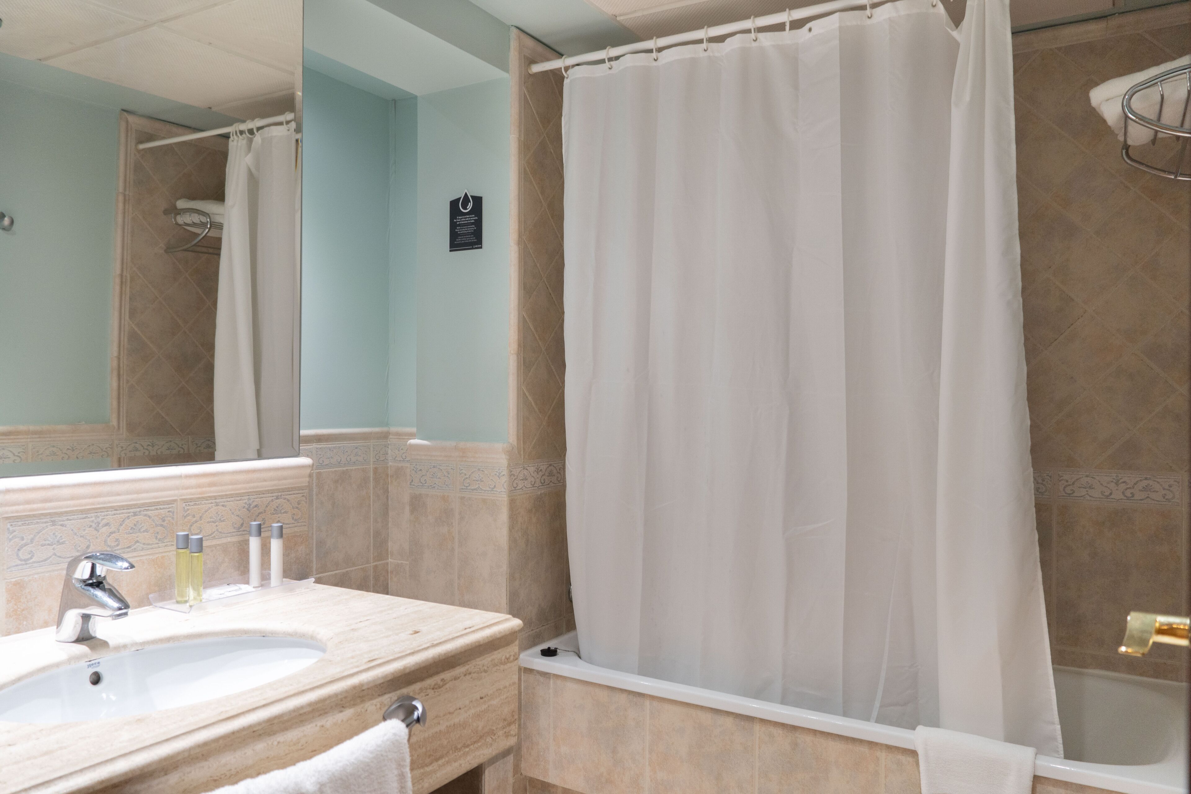 superior double room | in-room safe, desk, free wifi, bed sheets