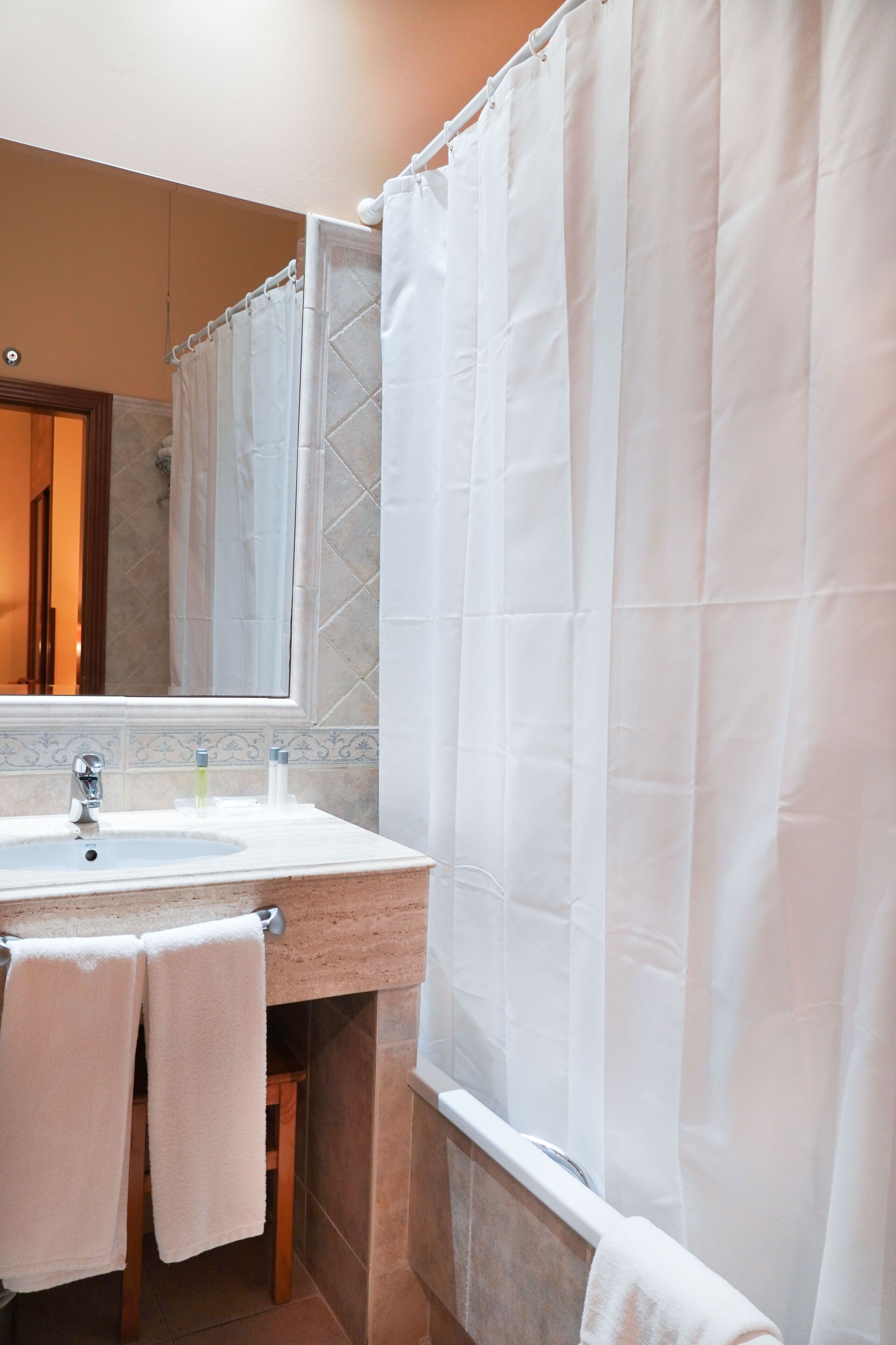 economy double room | in-room safe, desk, free wifi, bed sheets