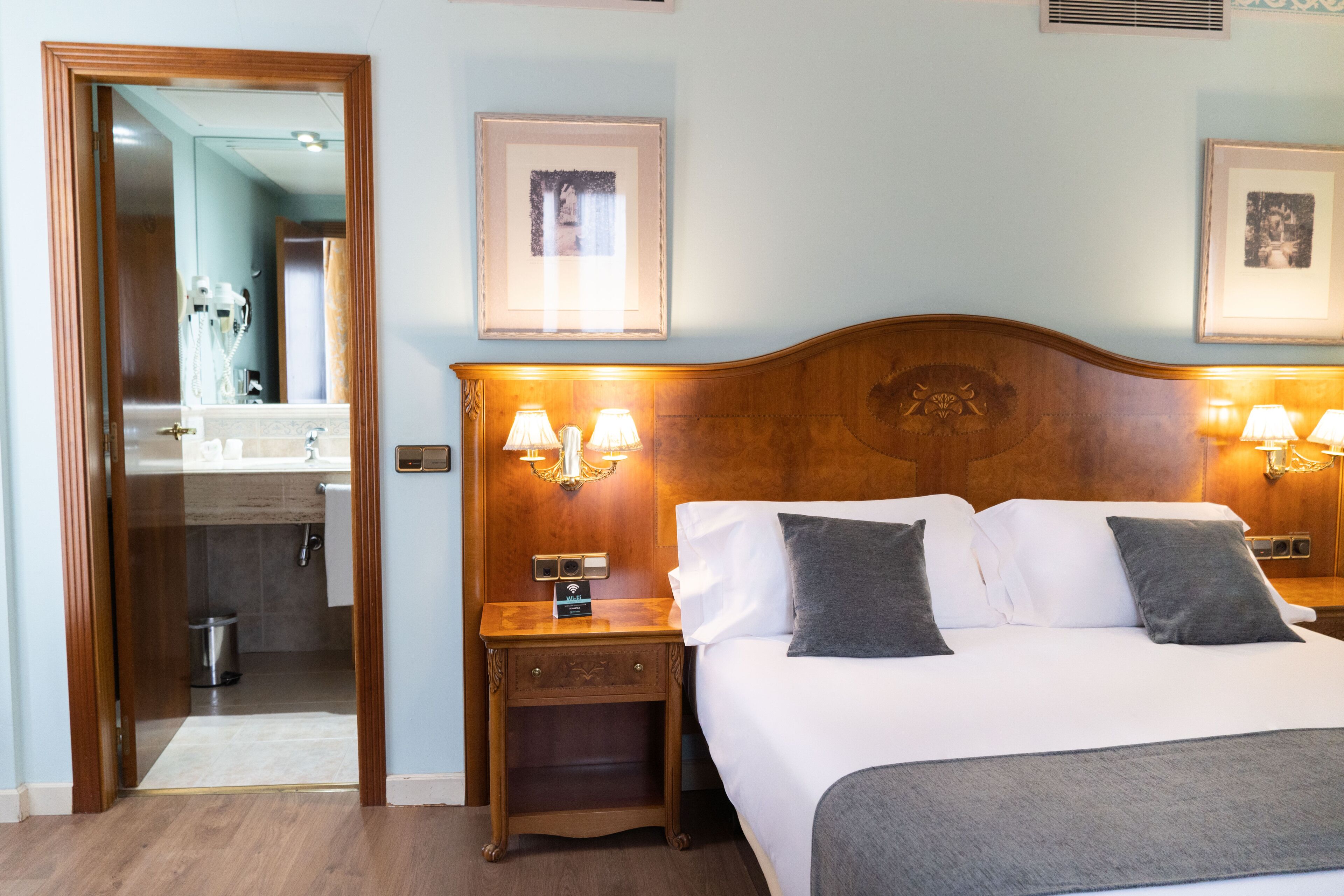 superior double room | in-room safe, desk, free wifi, bed sheets