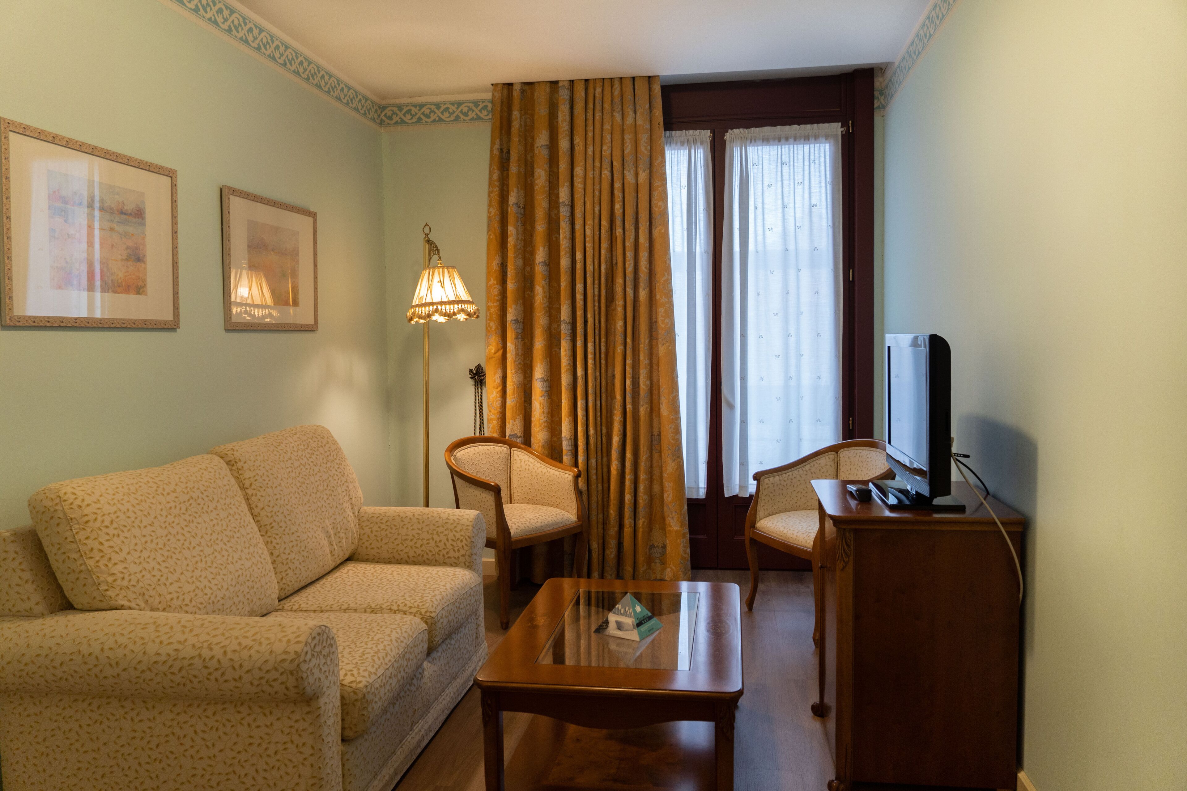superior double room | in-room safe, desk, free wifi, bed sheets