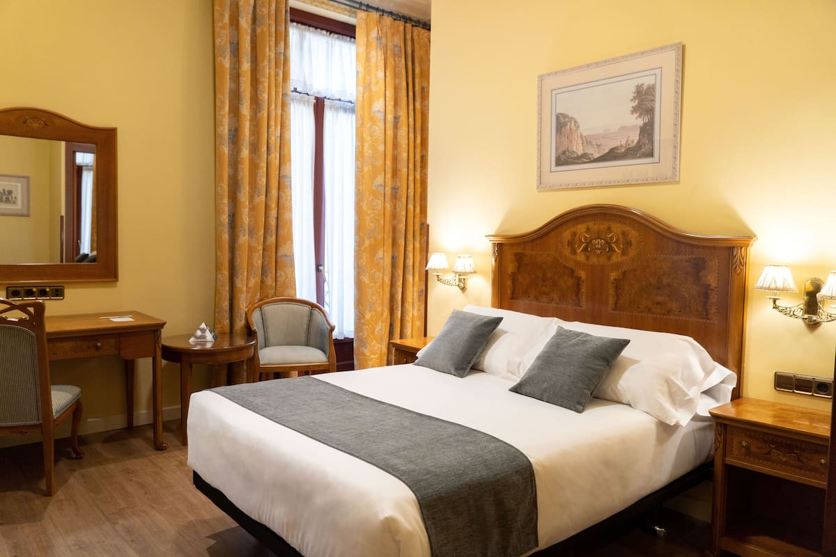 In-room safe, desk, free WiFi, bed sheets