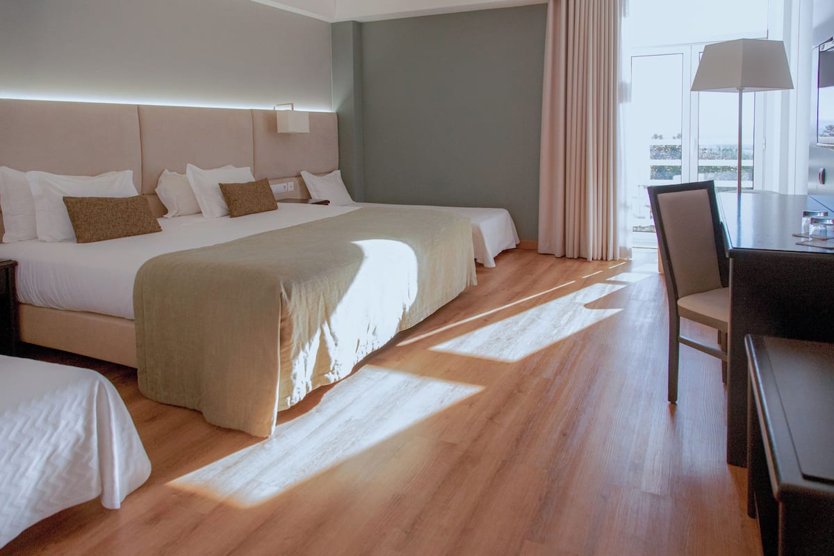 Family Room | Premium bedding, minibar, in-room safe, desk